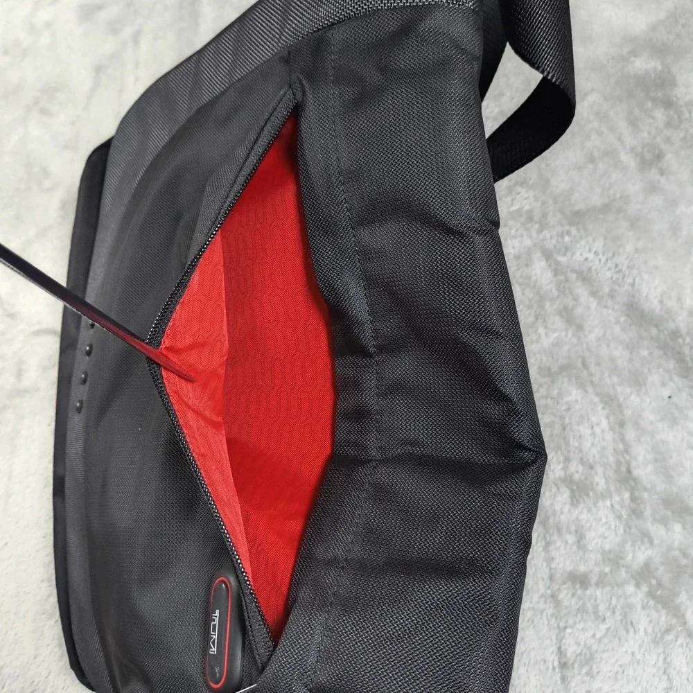 Tumi Messenger Bag Black T‎ Tech 5114D Nylon Crossbody Shoulder Messenger Laptop